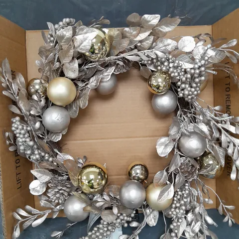 CHAMPAGNE AND GOLD PRE-LIT FESTIVE WREATH