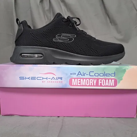 BOXED PAIR OF SKECHERS SHOES IN BLACK UK SIZE 7