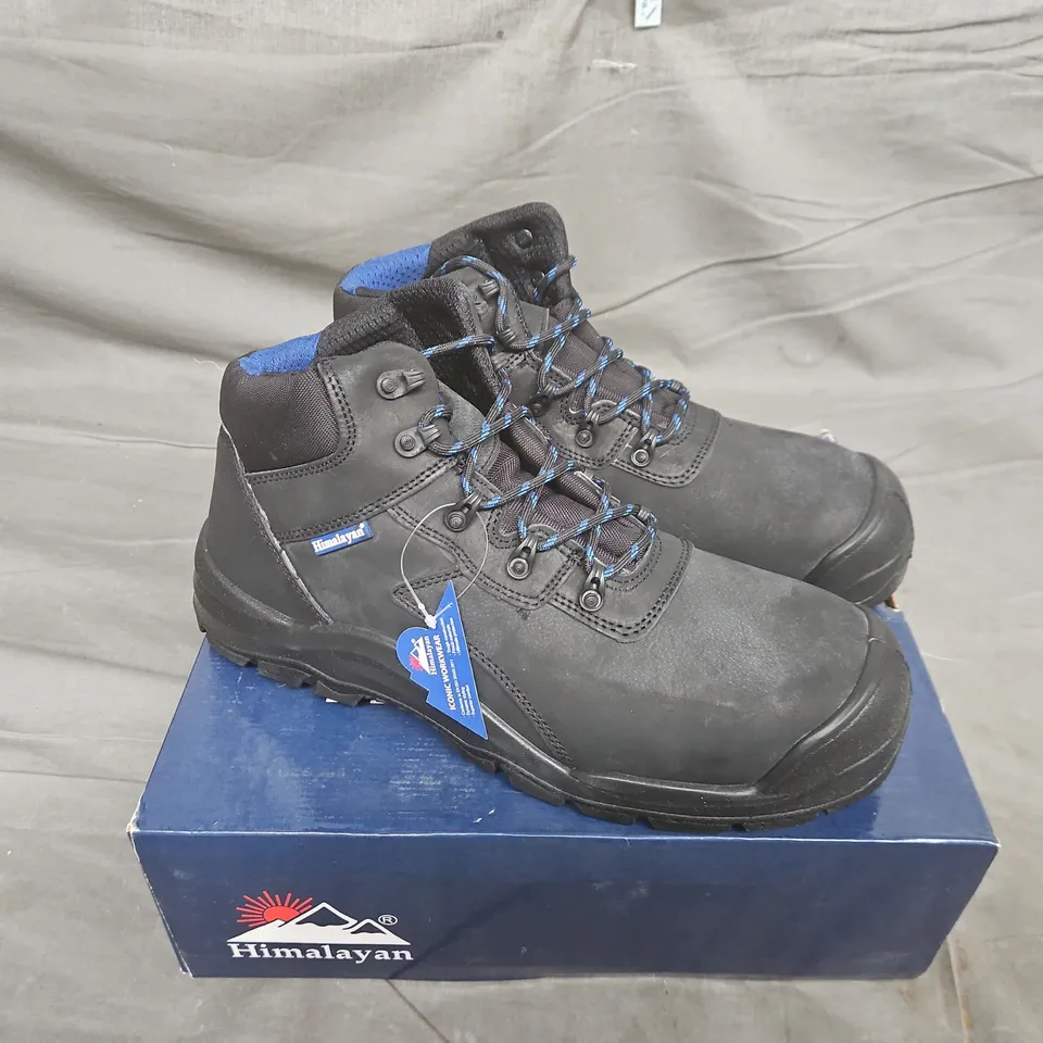 BOXED PAIR OF HIMALAYAN COMPOSITE BOOTS IN BLACK - SIZE 11