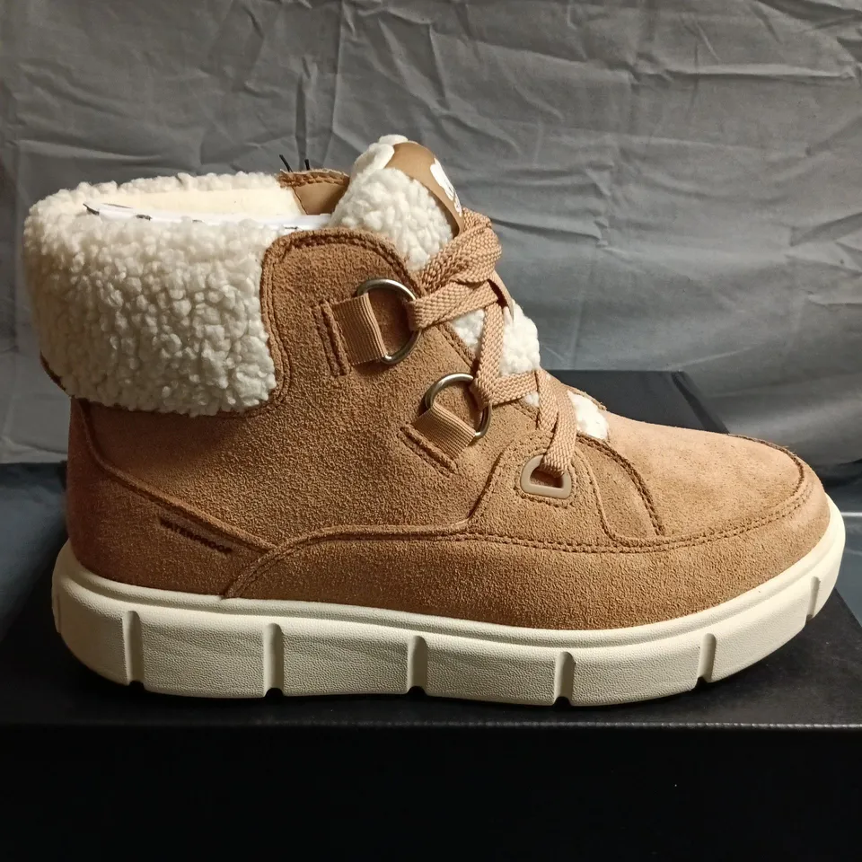 BOXED PAIR OF SOREL WINTER BOOTS – UK SIZE 8