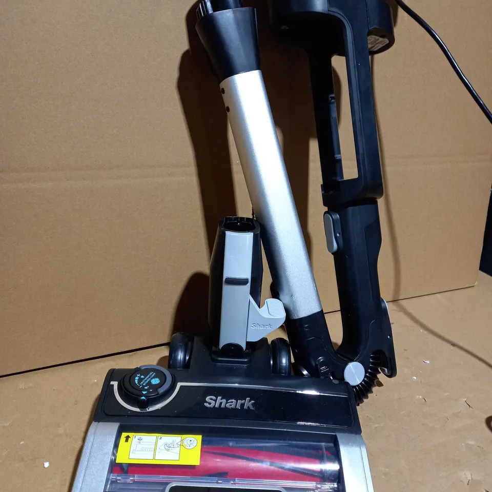 SHARK STRATOS ANTI HAIR WRAP PET PRO VACUUM CLEANER