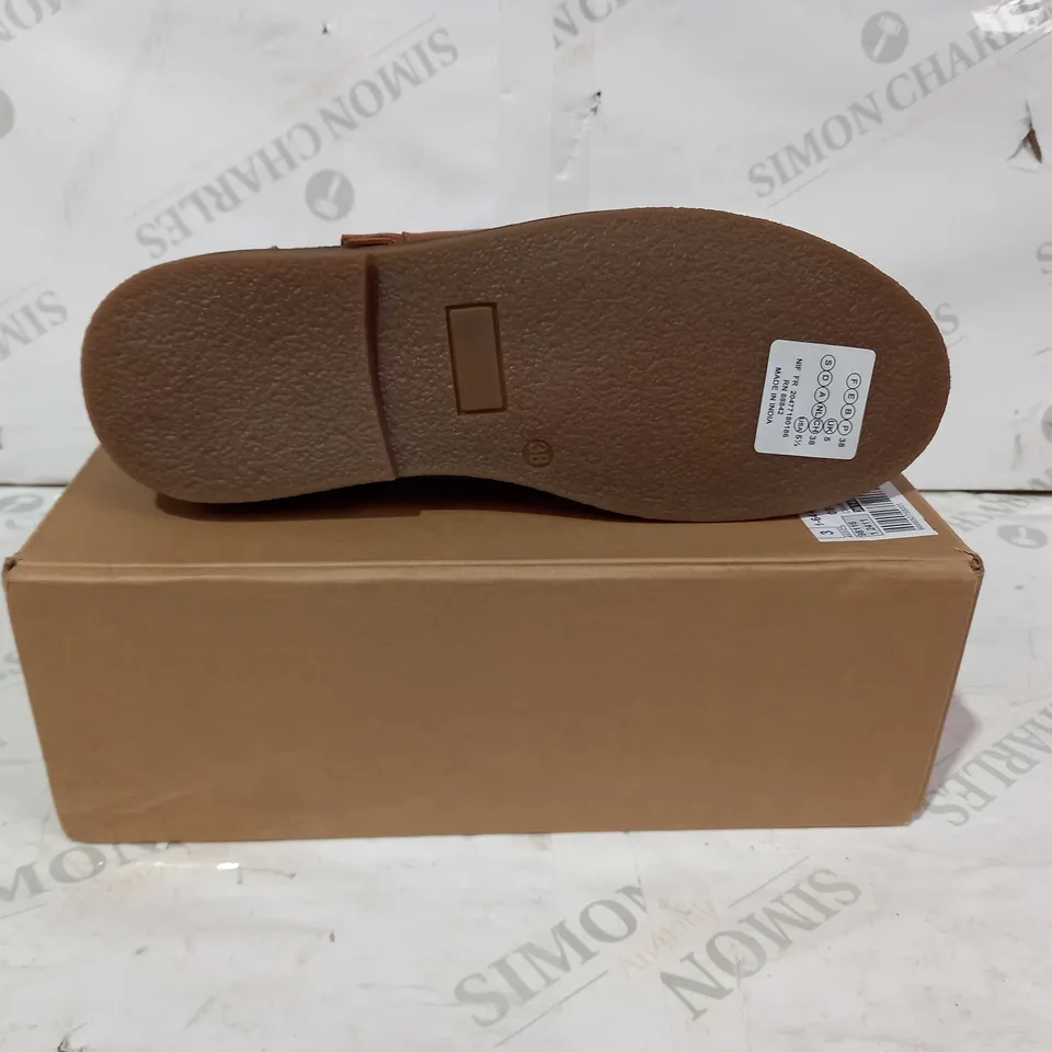 BOXED PAIR OF LA REDOUTE BOOTS IN BROWN W. SEQUIN EFFECT EU SIZE 38