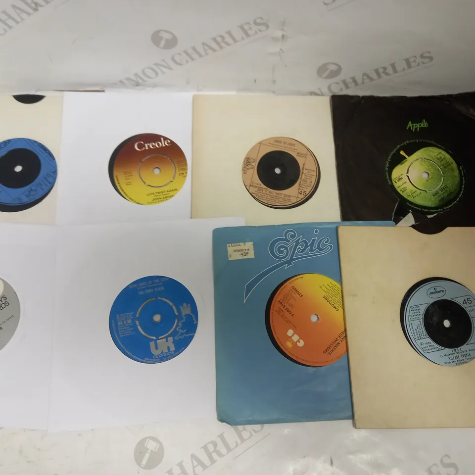 LOT OF APPROXIMATELY 20 VINYL SINGLES, TO INCLUDE SINITTA, STEVE WINWOOD, THE OSMONDS, ETC