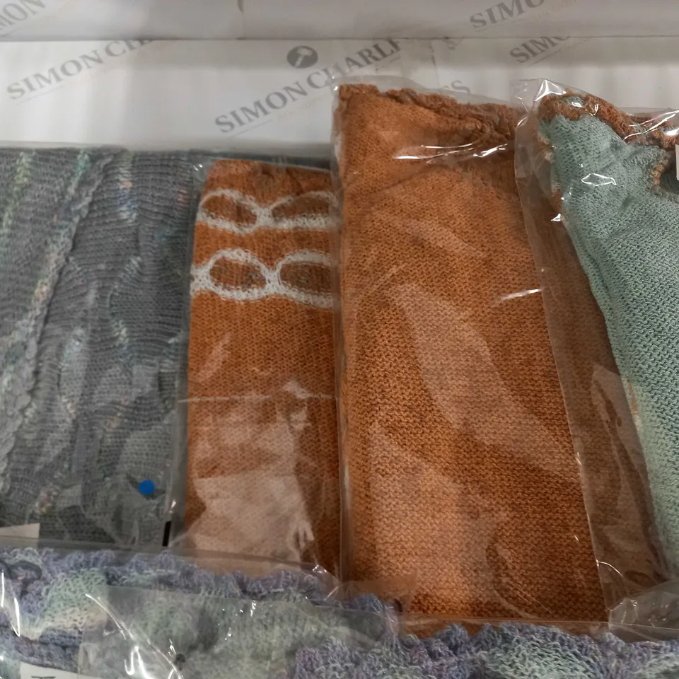 LOT OF 7 ASSORTED KNITWEAR CLOTHING ITEMS - VARIOUS SIZES