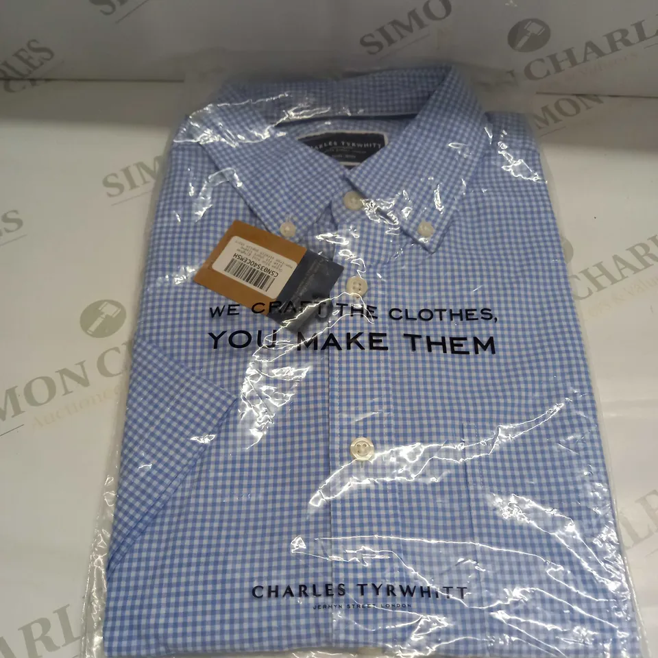 BAGGED CHARLES TYRWHITT BUTTON SHIRT SIZE M
