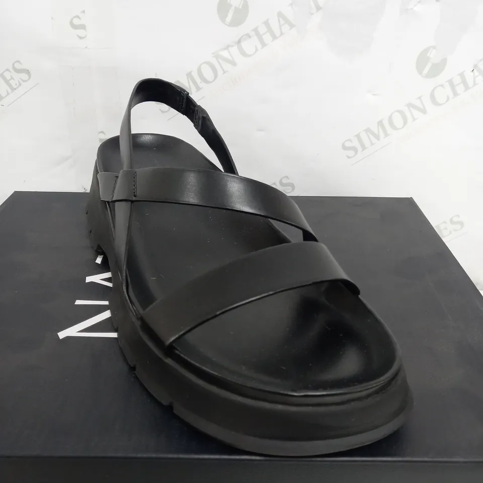 BOXED PAIR OF NATURALIZER SANDALS BLACK LEATHER - SIZE 7