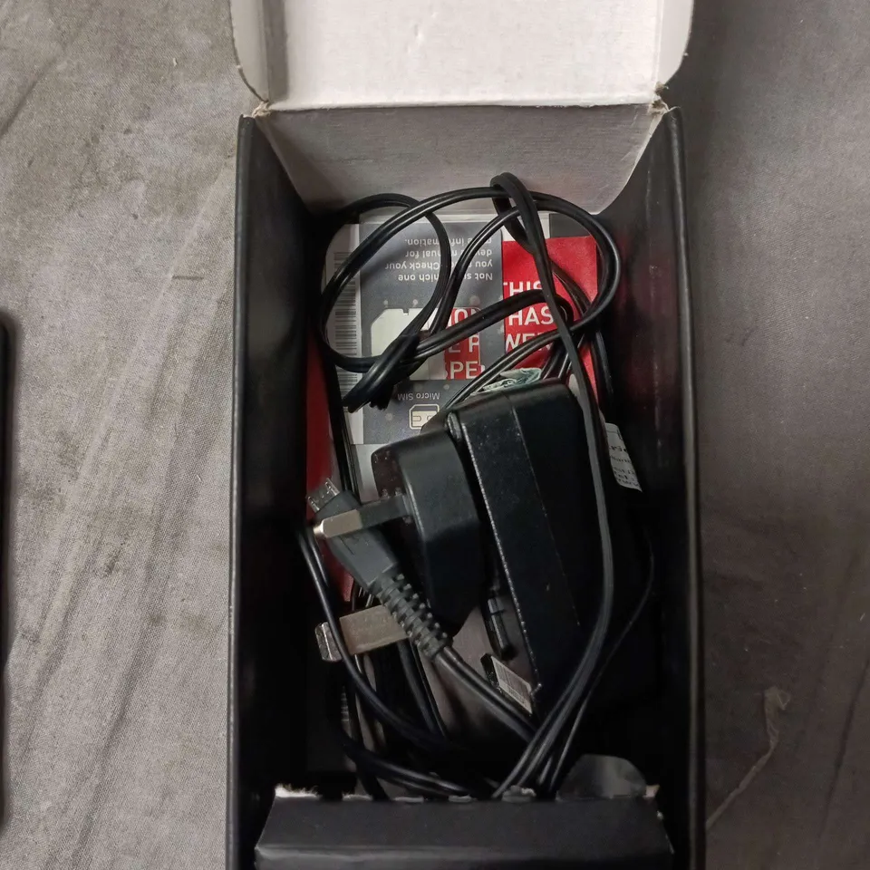 BLACKBERRY Z10 SMARTPHONE – BLACK, BOXED WITH CHARGER & CABLES