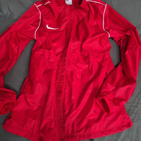 NIKE RED WINDBREAKER JACKET – SIZE M