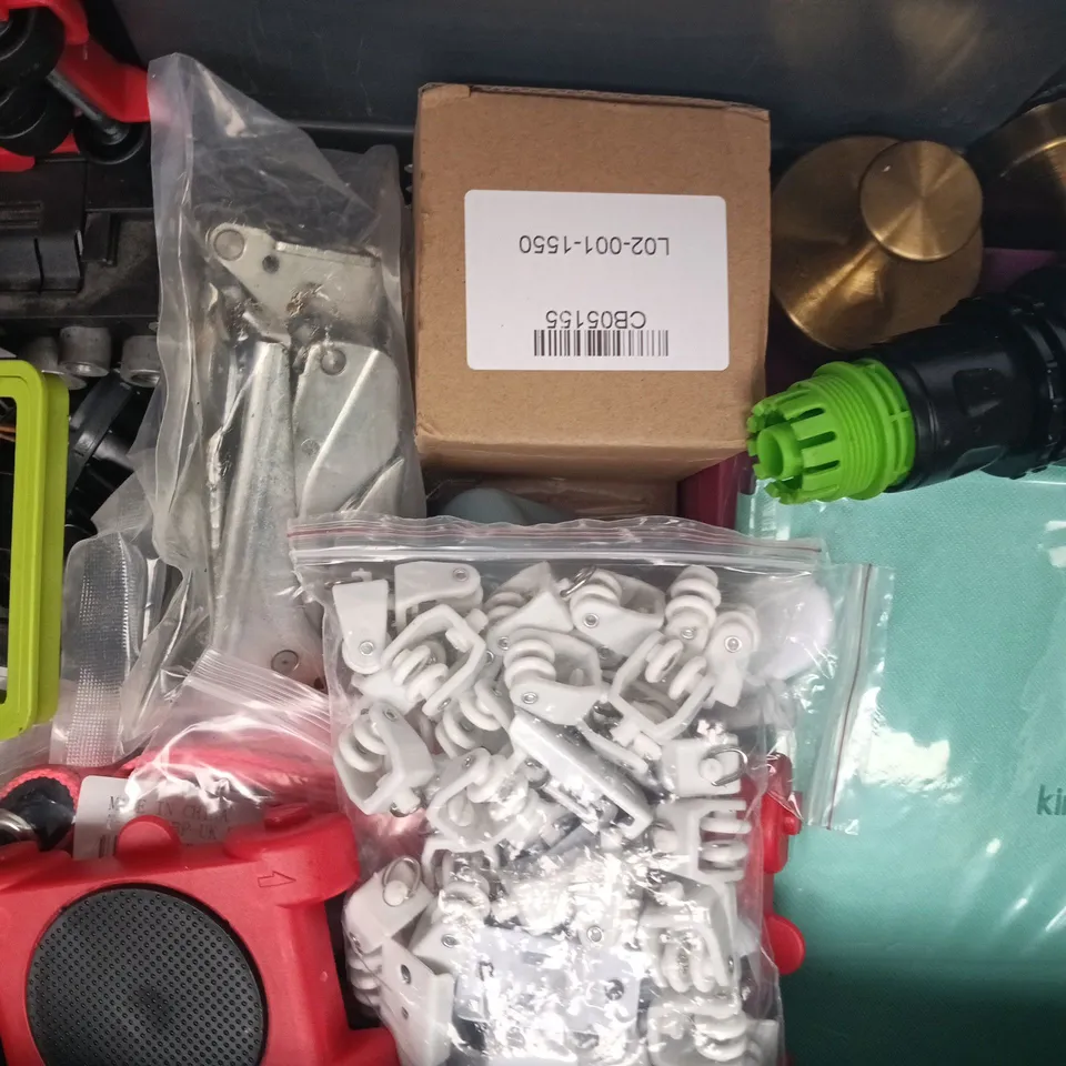APPROXIMATELY 10 ASSORTED HOUSEHOLD ITEMS TO INCLUDE UGREEN, SHIMANO, REALIKE, ETC