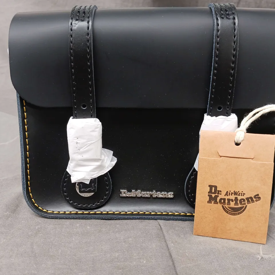 DR.MARTENS 7" SATCHEL