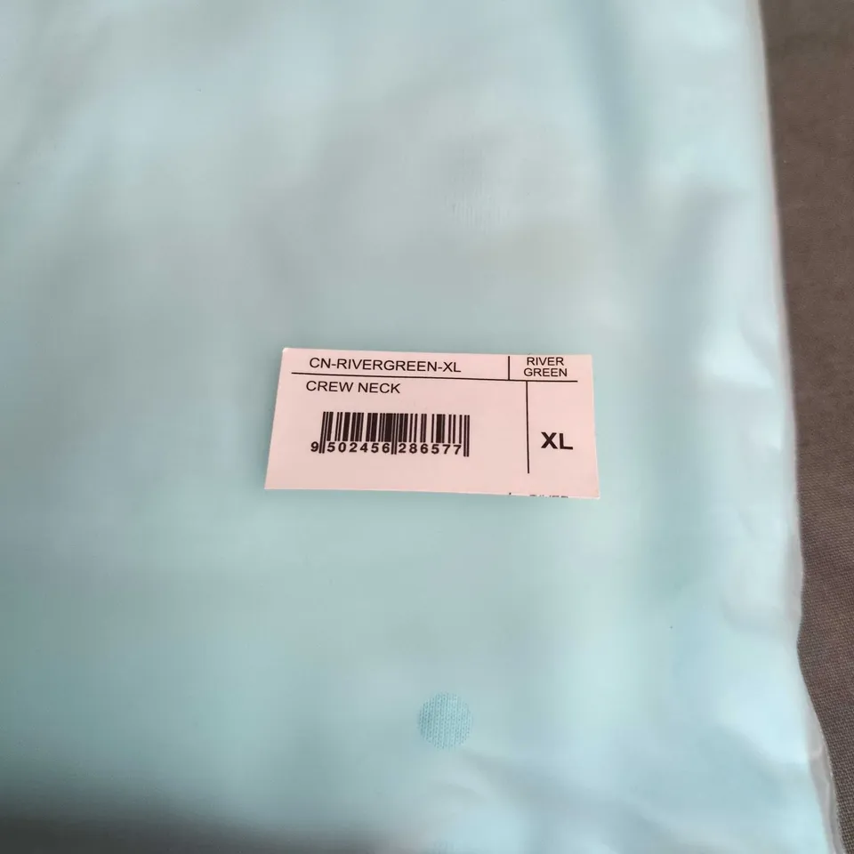 BUILT DIFFERENT CREW NECK TOP IN RIVER GREEN – XL