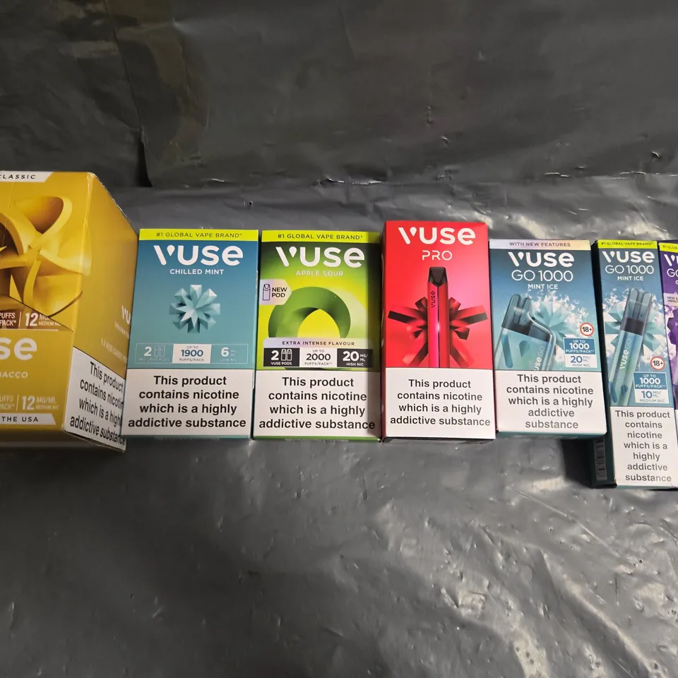APPROXIMATELY 20 ASSORTED E-CIGARETTE & VAPING ITEMS IN VARIOUS BRANDS 