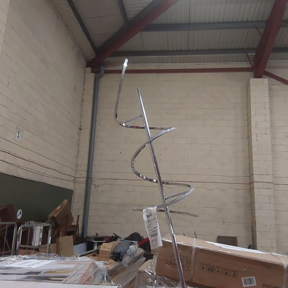 PALLET CONTAINING A LARGE QUANTITY OF ASSORTED LIGHTING PRODUCTS ECT