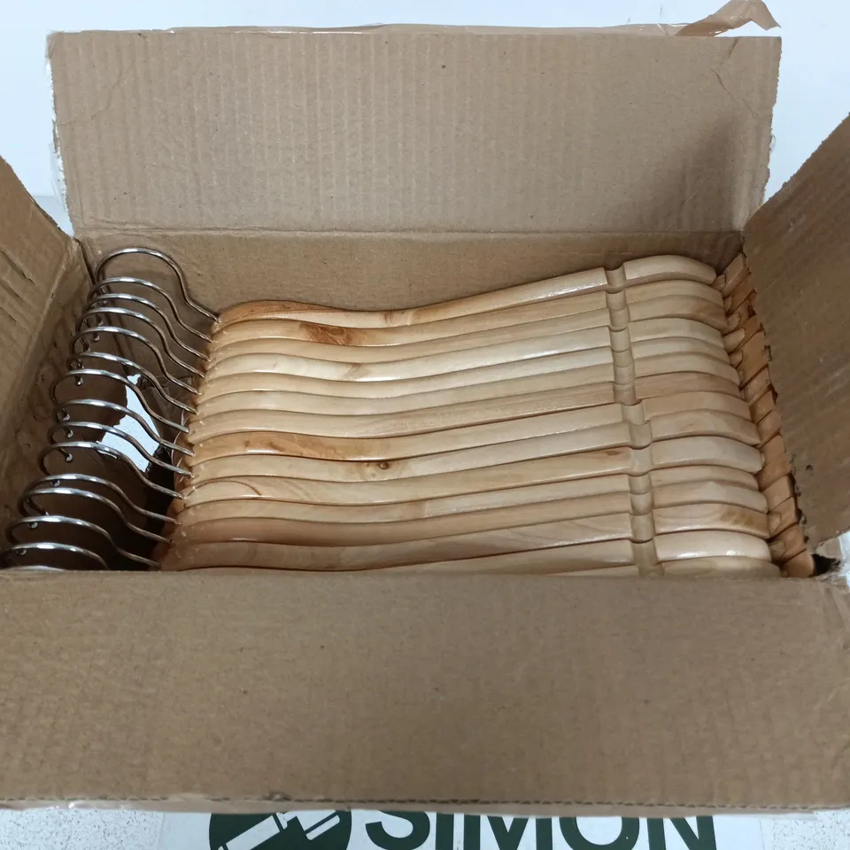 KEPLIN 30-PACK OF WOODEN CLOTHES HANGERS