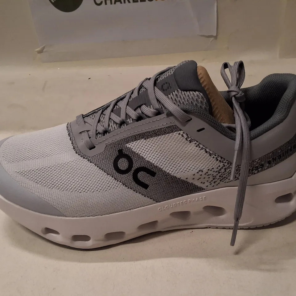 ON RUNNING CLOUDSURFER YOUTH TRAINERS – UK 4.5 (US 5, EU 37.5)