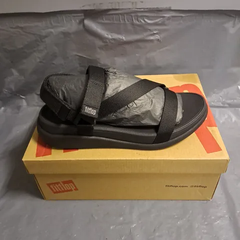 PAIR OF FITFLOP F-MODE GO ADJ WEBBING FLATFORM Z-STRAP SANDALS IN BLACK SIZE UK 7