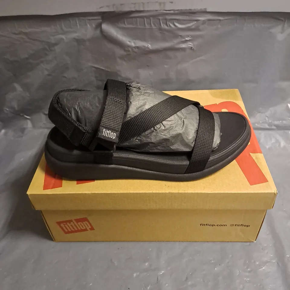 PAIR OF FITFLOP F-MODE GO ADJ WEBBING FLATFORM Z-STRAP SANDALS IN BLACK SIZE UK 7