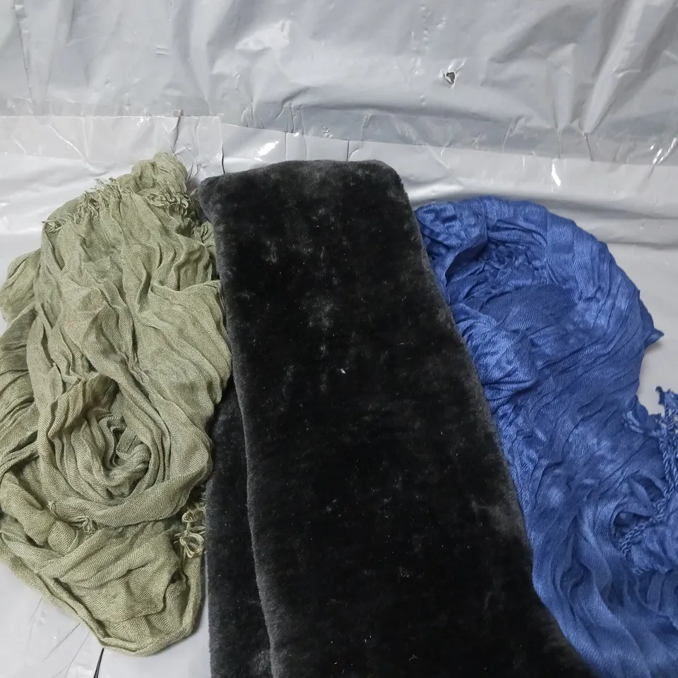 APPROXIMATELY 15 ASSORTED SCARVES IN VARIOUS COLOURS & STYLES