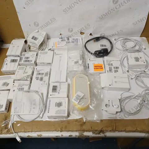 LOT OF APPROX. 25 ASSORTED ELECTRONICS TO INCLUDE APPLE CABLES, EARPHONES AND ADAPTERS ETC