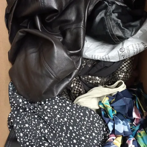 APPROXIMATELY 25 ASSORTED CLOTHING PRODUCTS IN VARIOUS STYLES & SIZES 