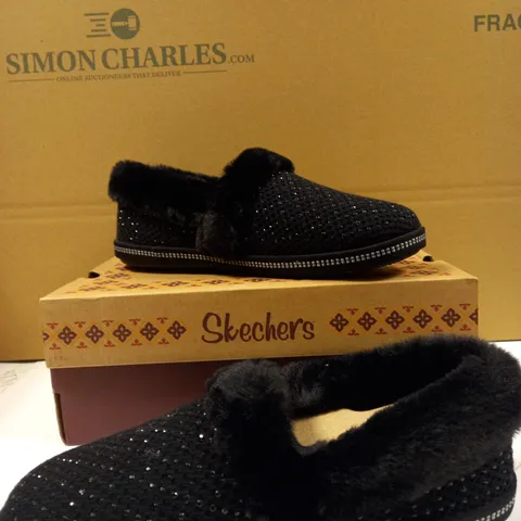 SKECHERS COZY SLIPPER BLACK - SIZE 6