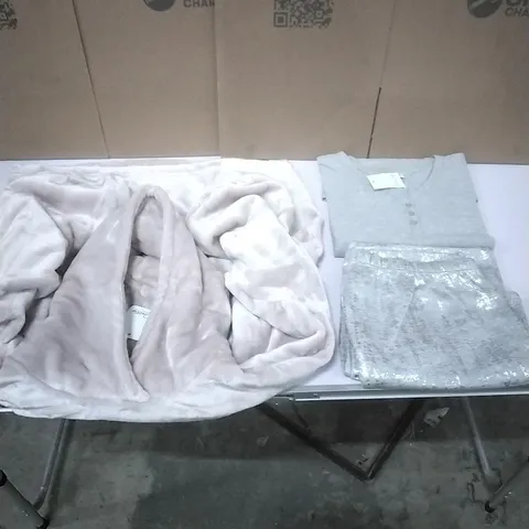 A PALLET TO CONTAIN APPROXIMATELY 70 WOMENS DESIGNER CLOTHES WHICH INCLUDE; JD WILLIAMS OVER SIZED HOODIE, LOUNGE WEAR ETC