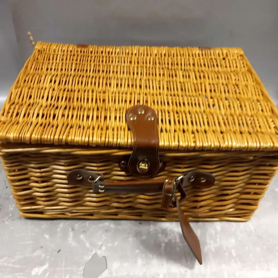 WICKER BASKET FOOD HAMPER