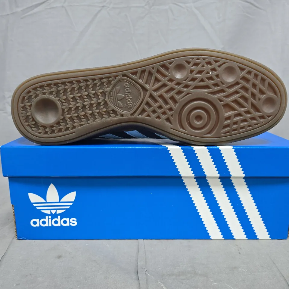 BOXED PAIR OF ADIDAS HANDBALL SPEZIAL SHOES IN BLUE/LIGHT BLUE SIZE UK 11.5