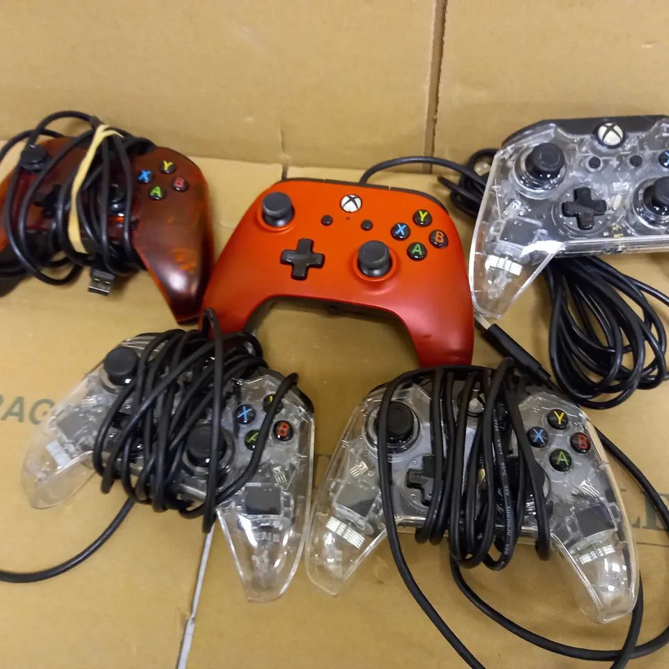 LOT OF 5 XBOX GAMEPADS