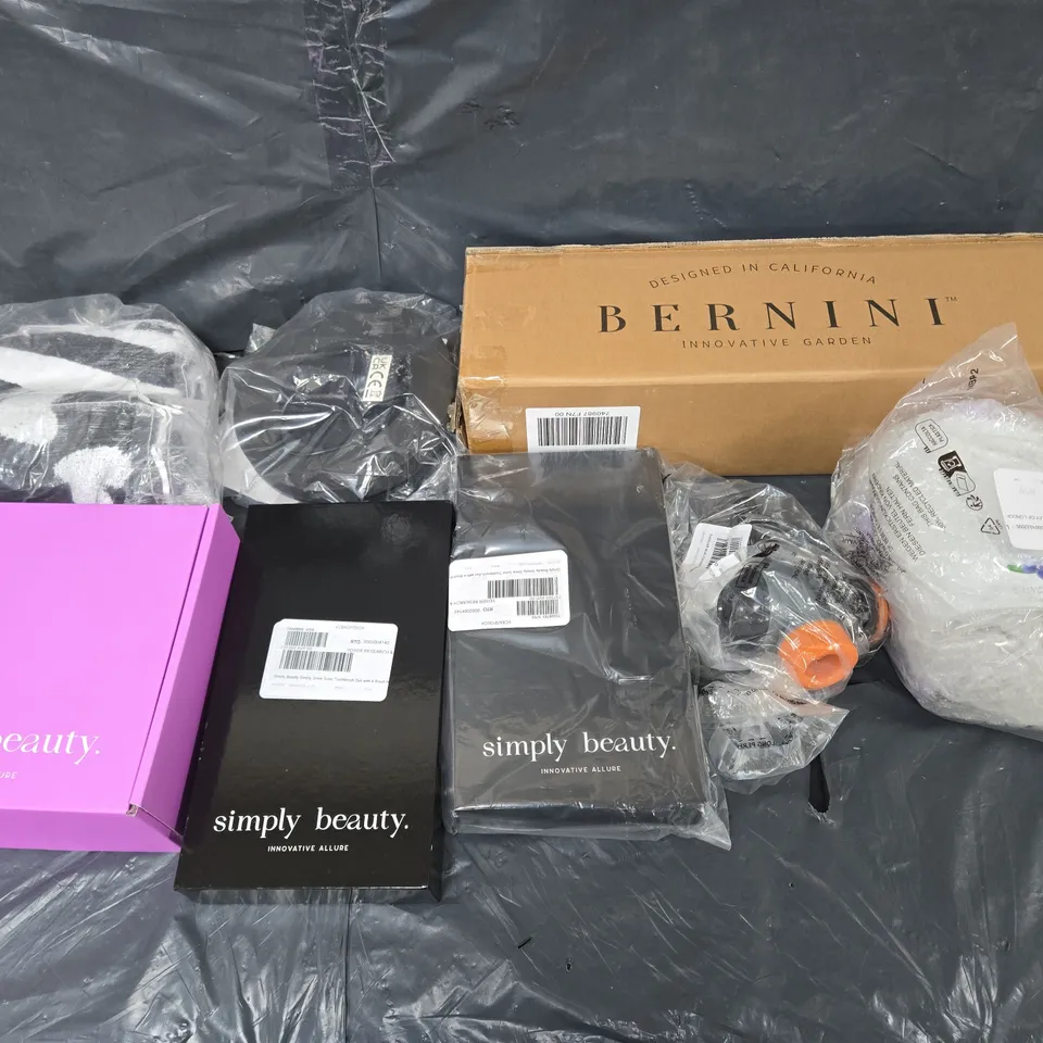 APPROXIMATELY 10 ASSORTED HOUSEHOLD GOODS TO INCLUDE - BERNINI DOORMAT, HAIR TOWELS, AND SIMPLY BEAUTY TOOLS  ETC. - COLLECTION ONLY 