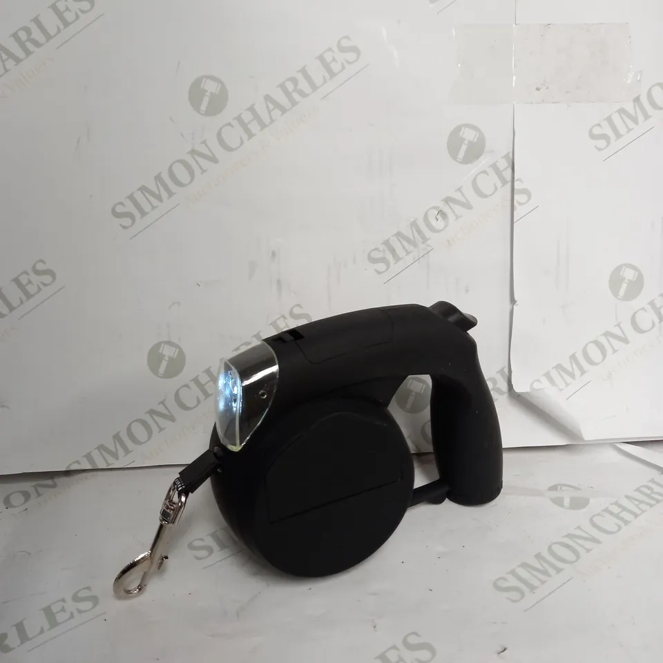 MULTI FUNCTION 4M RETRACTABLE DOG LEAD WITH BUILT IN LED TORCH