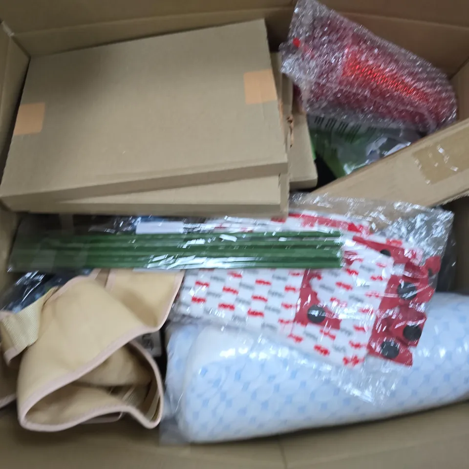 APPROXIMATELY 15 ASSORTED HOUSEHOLD PRODUCTS TO INCLUDE WATER BOTTLE, THE PIZZA CUP, MASK, ETC - COLLECTION ONLY