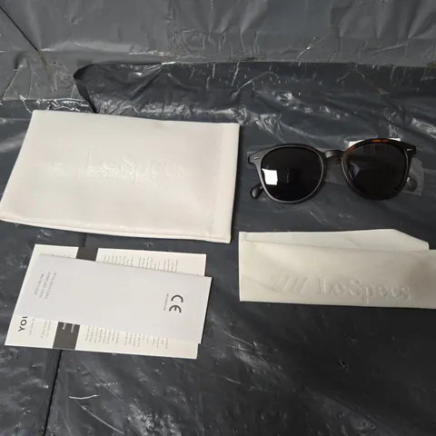 LE SPECS BANDWAGON MATTE TORT SUNGLASS - BROWN