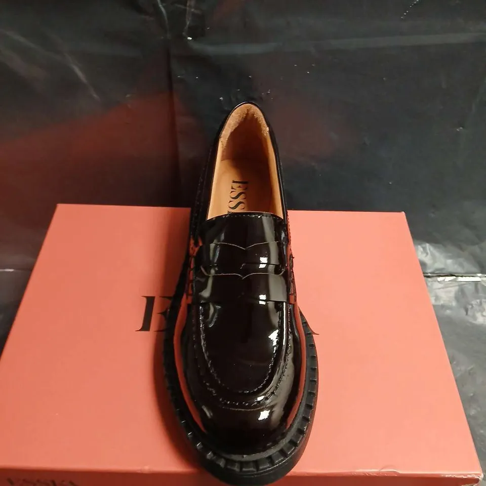 BOXED PAIR OF ESSKA BEN WINE PATENT LOAFERS – UK 3 