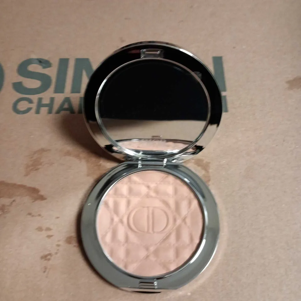 DIOR COMPACT POWDER – BEIGE (CD LOGO)