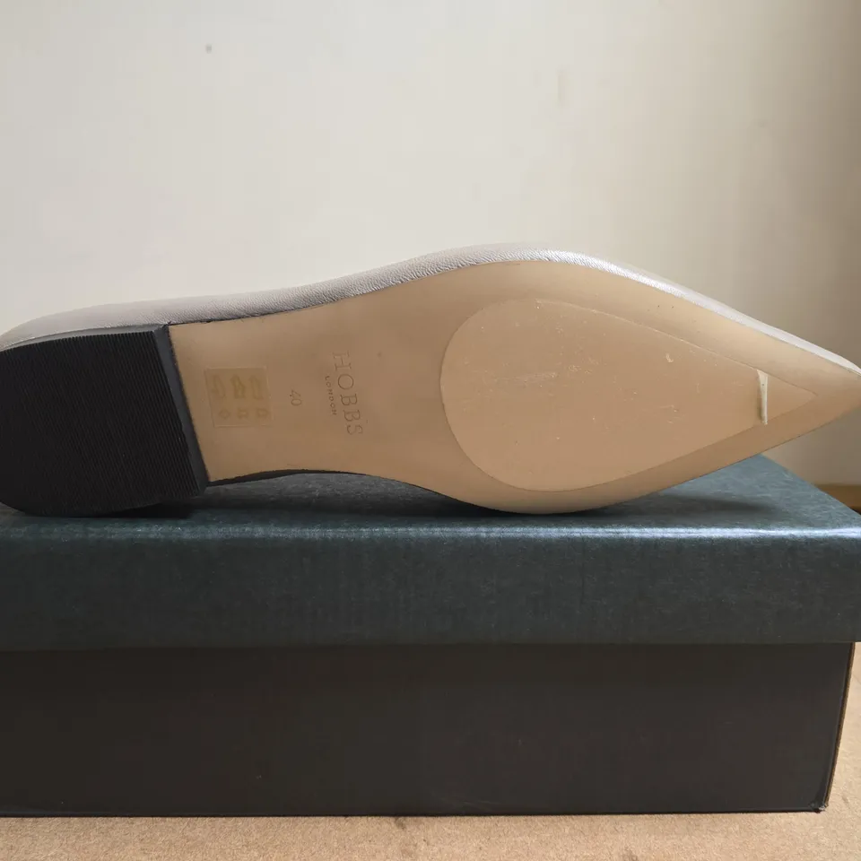 BOXED PAIR OF HOBBS VALENTINA BALLERINA MUSHROOM NAPPA LEATHER PUMP – UK SIZE 7