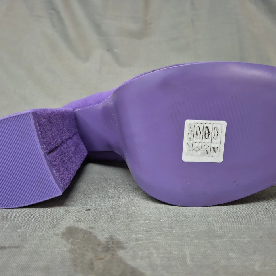 BOXED PAIR OF KOI TELETUBBIES PLATFORM BLOCK HEEL BOOTS IN PURPLE SIZE 3
