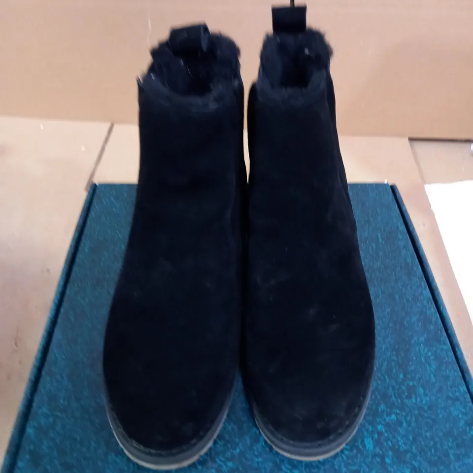 EMU PANU WATER RESISTANT SUEDE BOOTS - BLACK - UK 7