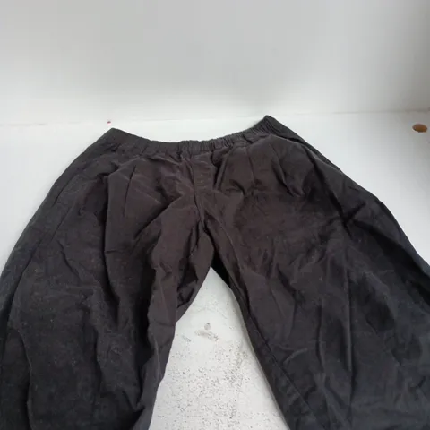 BERSHKA SHORTS – BLACK, SIZE M (EU/USA)