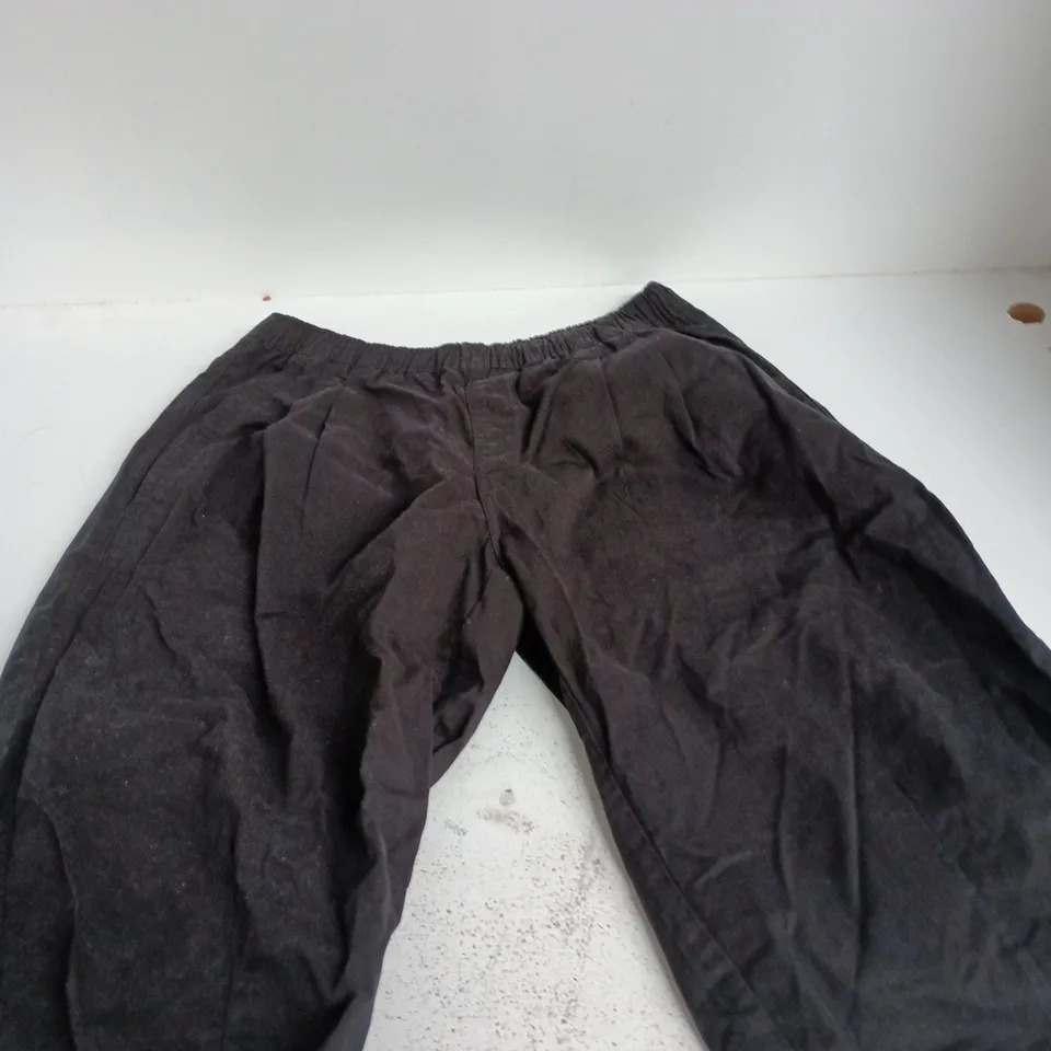BERSHKA SHORTS – BLACK, SIZE M (EU/USA)