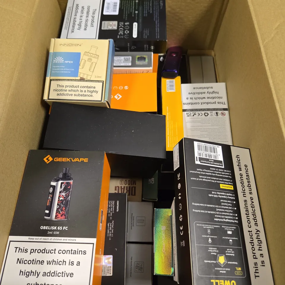 APPROXIMATELY 20 VAPES & E-CIGARETTES TO INCLUDE VAPORESSO, GEEKVAPE, UWELL ETC 
