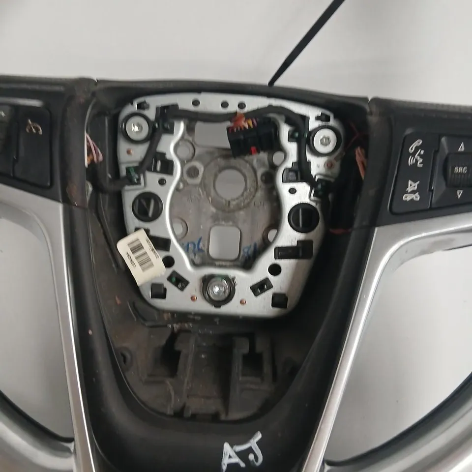 CAR STEERING WHEEL WITH INTEGRATED CONTROLS – AIRBAG MISSING (PARTS/REPAIR)