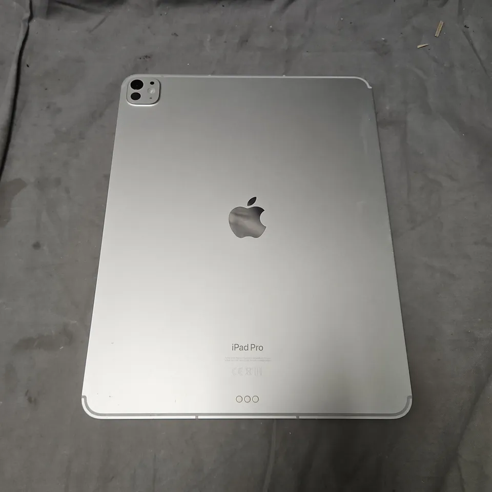 APPLE IPAD PRO 13-INCH A2926 – SILVER TABLET