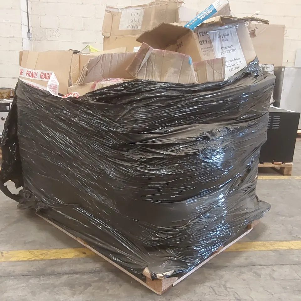 PALLET CONTAINING A LARGE QUANTITY OF ASSORTED COMPUTER/NETWORKING ITEMS INCLUDING: COMPUTER MICE, ETHERNET TRANSCEIVERS, WIRELESS ROUTERS ECT