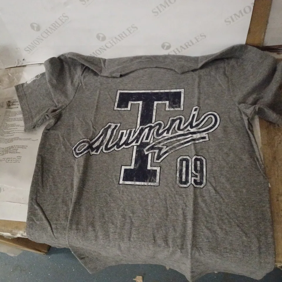 BOX OF 15 BRAND NEW XS COTTON ON GREY ALUMNI THEMED T-SHIRTS 