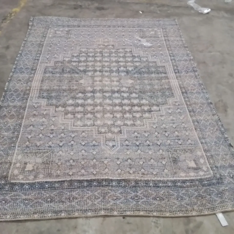 QUALITY DESIGNER AREA RUG - APPROXIMATELY 240X170CM