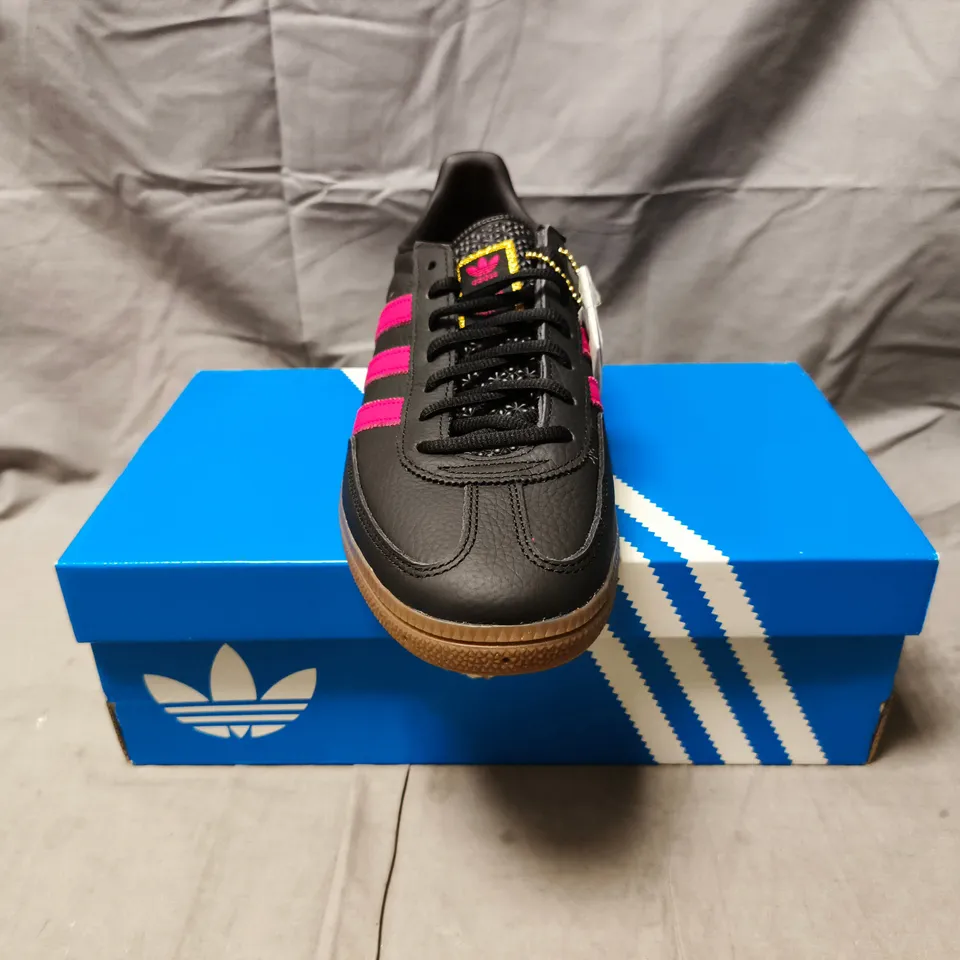 BOXED PAIR OF ADIDAS BIRMINGHAM SHOES IN BLACK/FUCHSIA SIZE UK 9.5