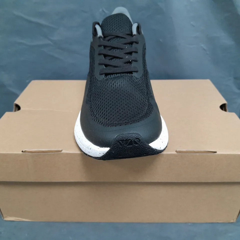 BOXED PAIR OF BAHÉ TRAINERS IN BLACK SIZE UK 7