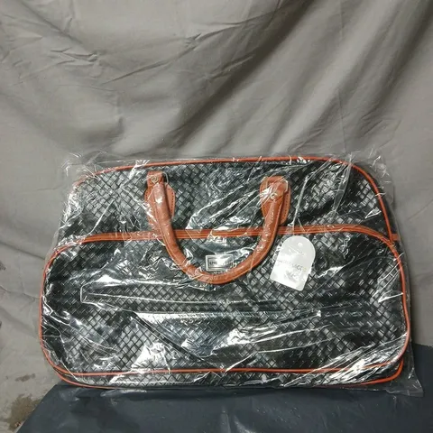 PASSAGE BLACK TRAVEL BAG WITH BROWN PIPING – TWIN HANDLES 