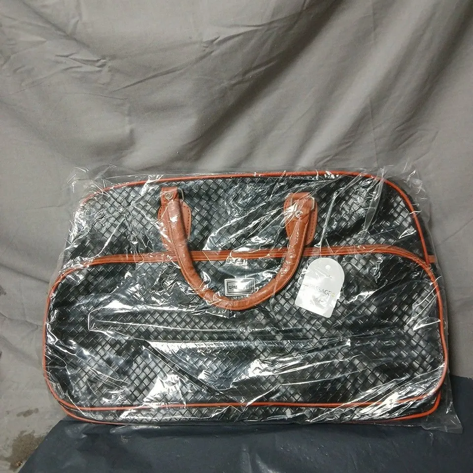 PASSAGE BLACK TRAVEL BAG WITH BROWN PIPING – TWIN HANDLES